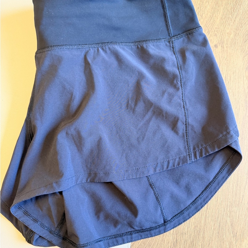 lululemon hotty hot 2.5 black Athletic shorts unlined - size 6